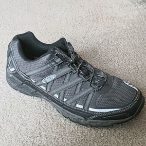 KEEN bungee walking/hiking shoe